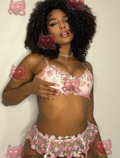 Chantel, photo 4 of 6