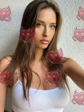 Emilia, 21, French