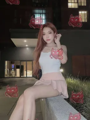 Fah, 26, Thai