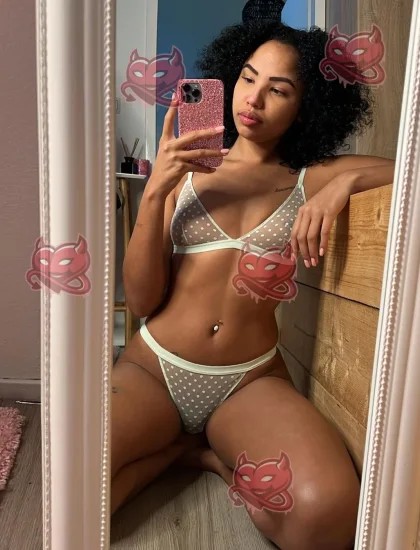Gabriela, photo 2 of 7