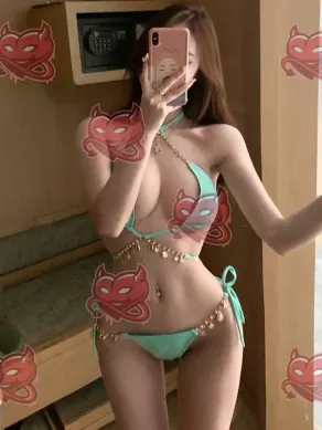 Huanhuan, 25, Chinese