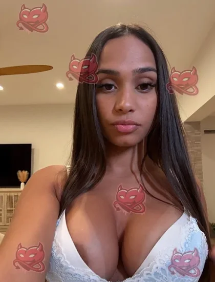 Jada, photo 6 of 8