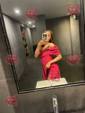 Qoriah, 26, Indonesian