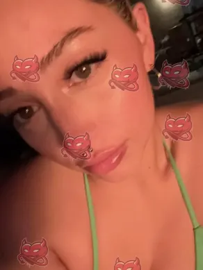 Samantha, 23, Icelandic