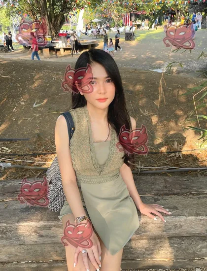 Siti, photo 1 of 7