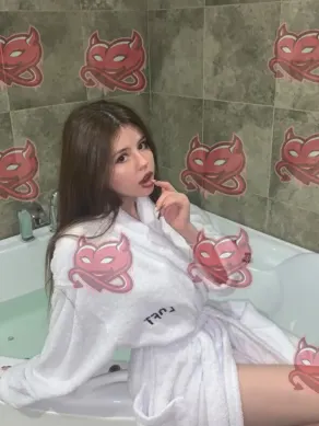 Wina, 28, Indonesian