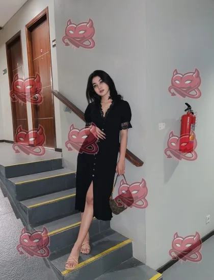 Yanti, photo 1 of 7