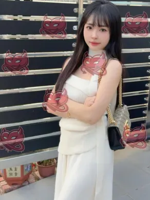 Yola, 23, Indonesian